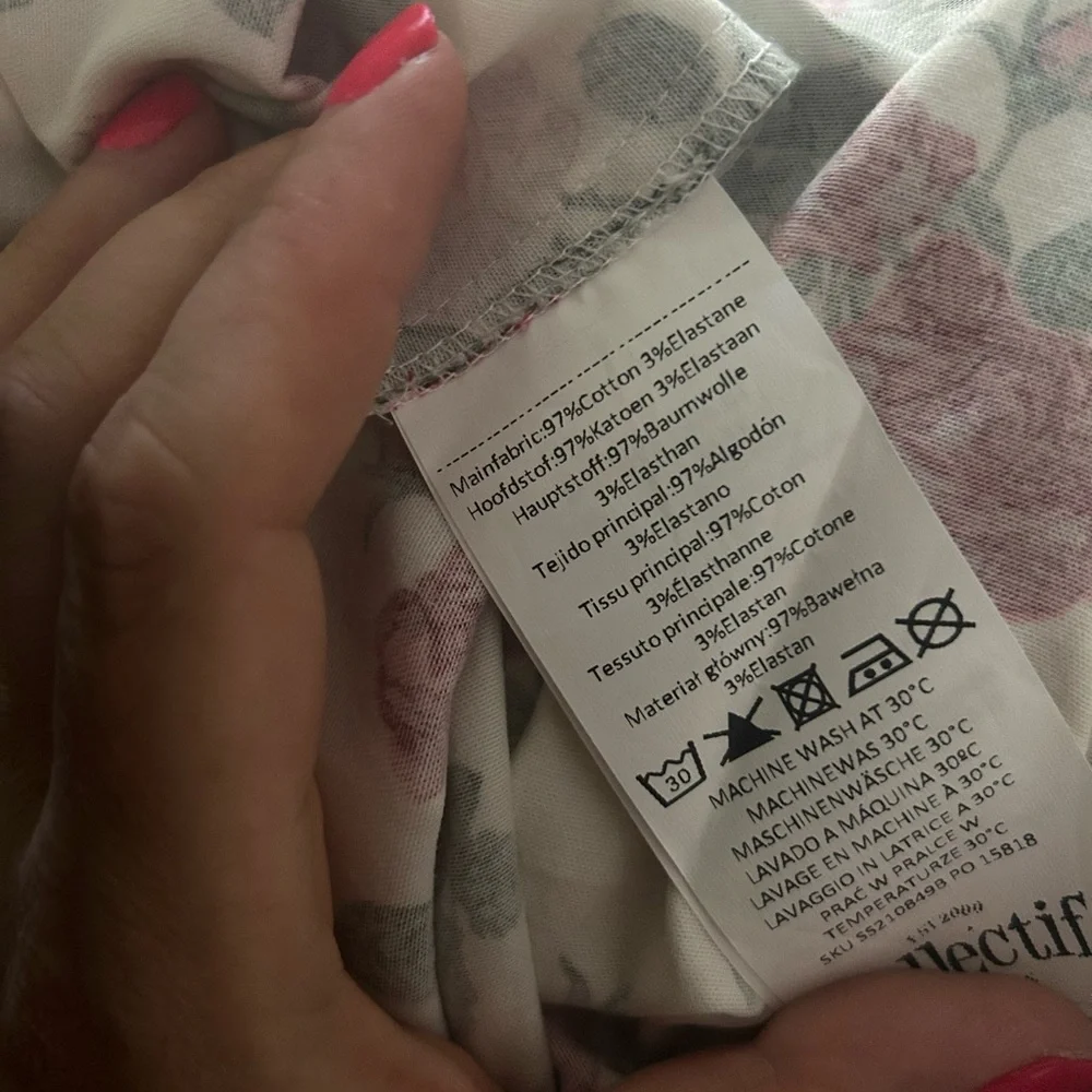 Collectif Red and White Floral Midi Dress Fits US 6-8. - Picture 5 of 6